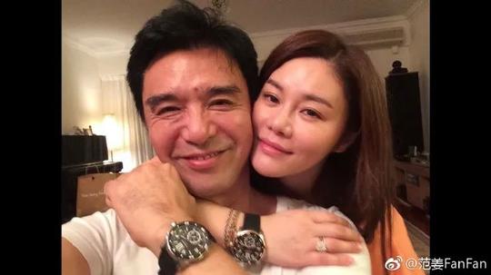 67岁钟镇涛皮肤紧致似少年，全靠二婚娇妻帮还上亿巨债，扶持事业
