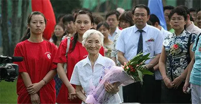 temu发货时产品需要全英文吗 lazada售前需要全英文吗