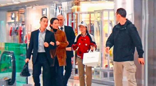 与初恋结婚零绯闻，拒绝赌王6亿创业基金，他才是赌王最靠谱儿子