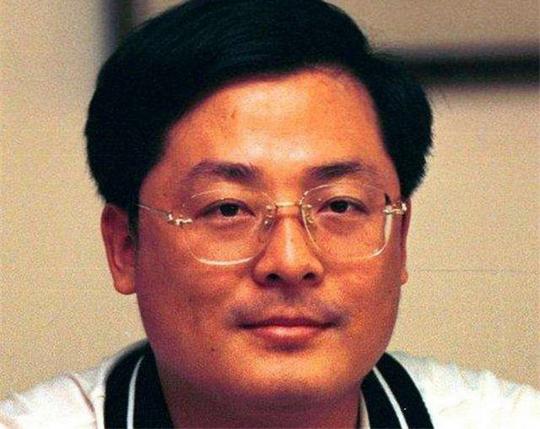 他26岁创业，30岁成亿万富翁，却被仇恨所误，40岁上刑场