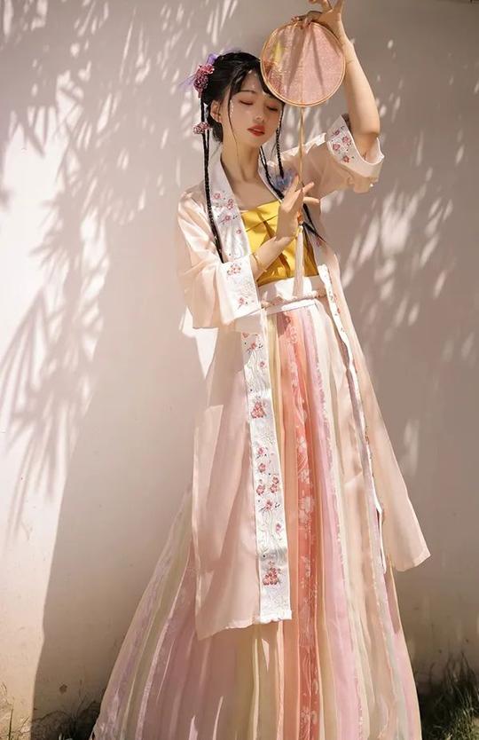 6月单品汉服101，原来大宋少女都喜欢pick白菜褙子