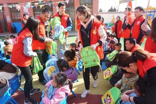 学雷锋：向爱心企业“华山创业”学习，做公益先锋！