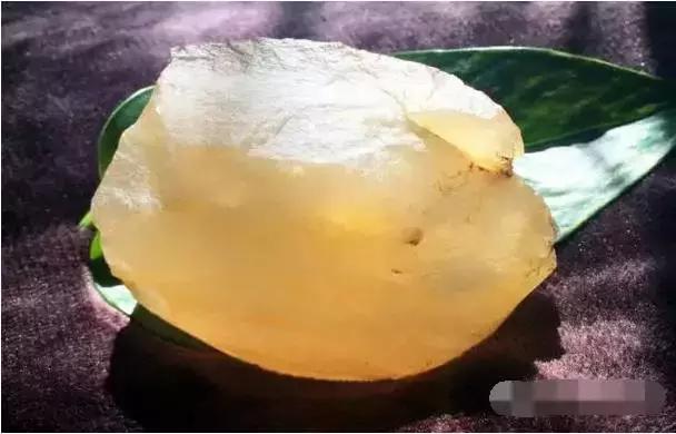 金丝玉的价值与科普知识：揭示其珍贵的秘密