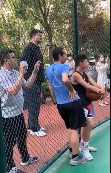 孕妇梦见自己被大狗追