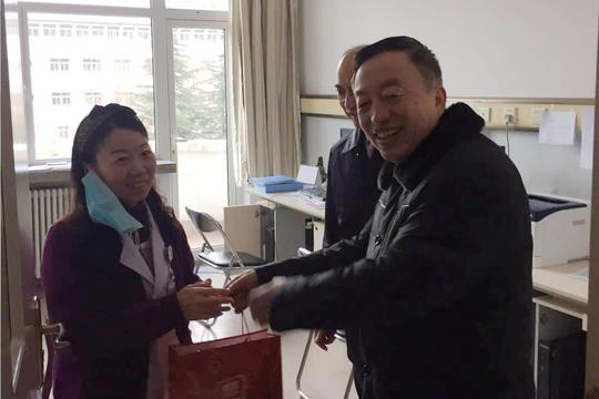兰州石化公司、甘肃宝石花医院领导慰问一线员工送上新春祝福