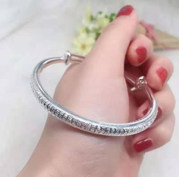 黄金手镯和银手镯要怎么戴