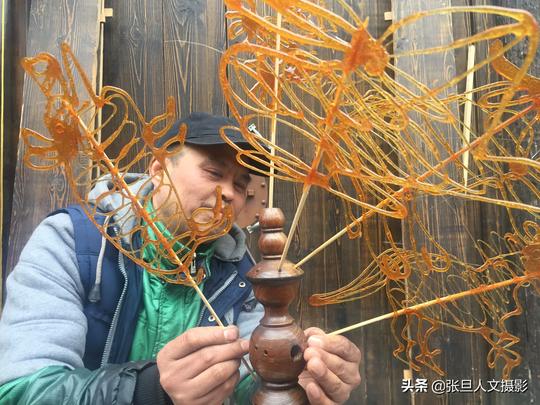 一位农民学会做糖画创业挣钱走遍全国现做现卖人不累收入还很高