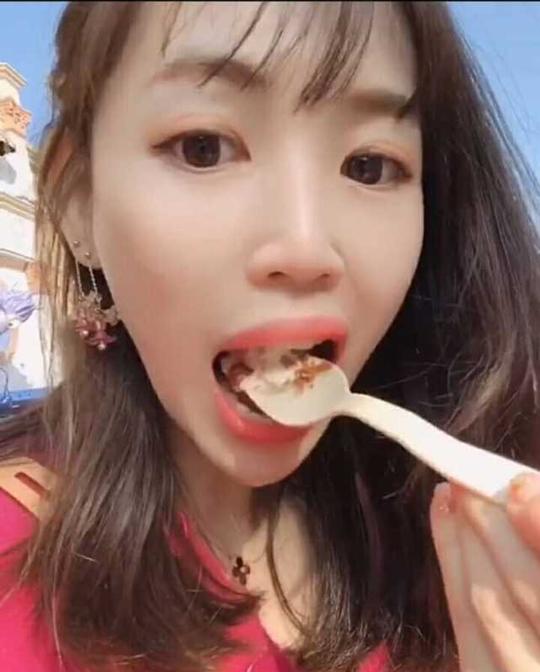 马蓉骂王宝强“没用的废物”后，再晒奢华游玩视频高调炫富