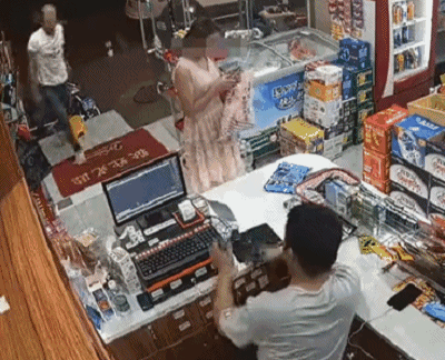 “她付钱！”男子买烟丢下这句话就跑，女孩：我不认识他…海口一店主凌晨遭遇离奇骗术