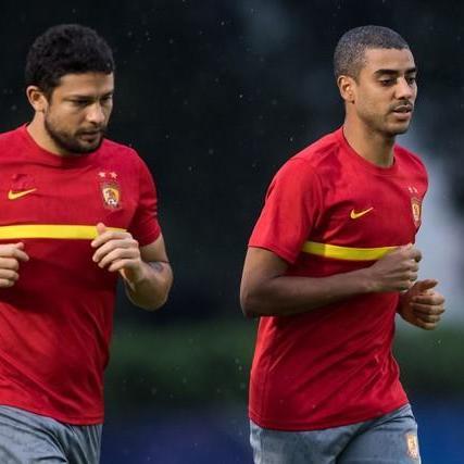 足球后腰怎么踢