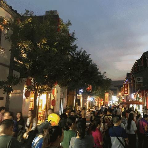 么哈酒吧济南宽厚里相关长尾关键词有哪些