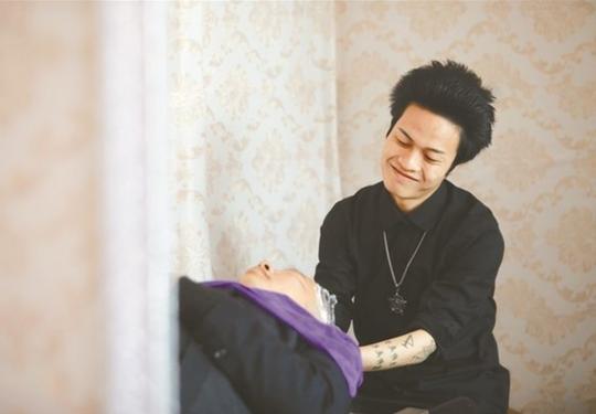 14年前，11岁少年创"杀马特家族"，婉拒富婆追求，如今创业当老板