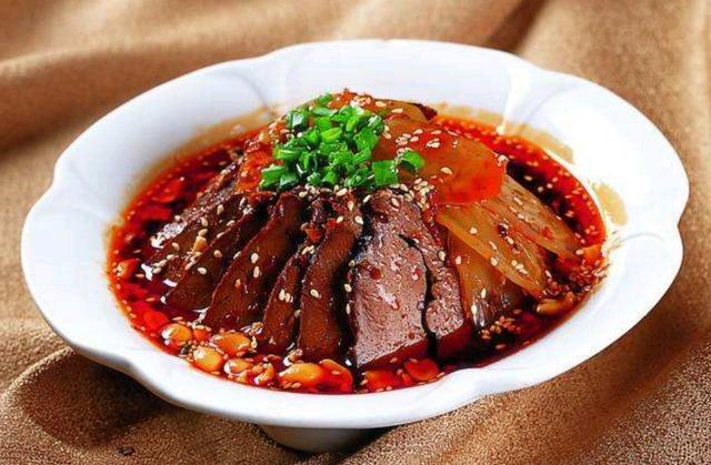 成都夫妻吃什么美食（酒店的菜有什么不同）