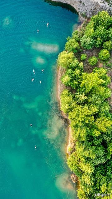 夏天带娃游泳消暑