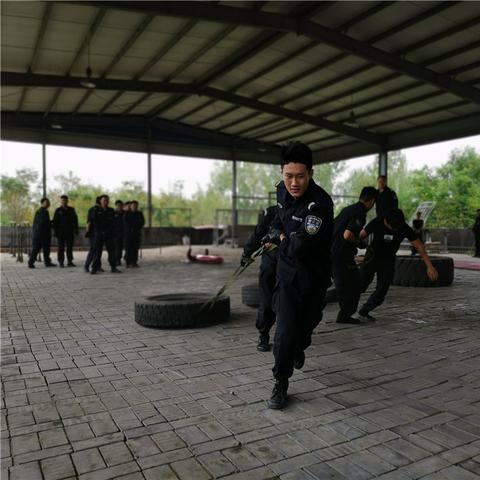 广东公务员特警体能标准？