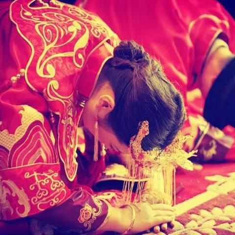 八字里面如何看什么时候结婚_八字怎样看何时结婚(八字如何判断何时结婚)
