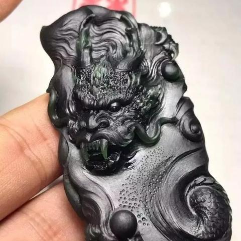 属狗人佩戴什么饰品能转运招财旺运