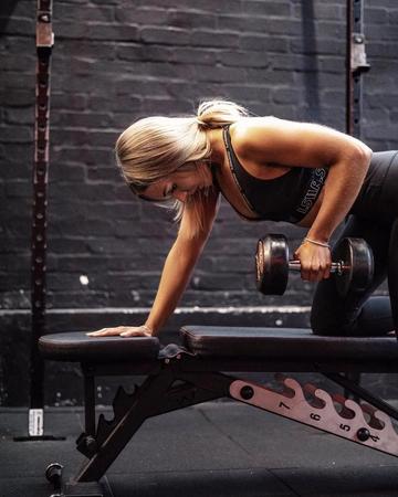 美女健身翘臀肌肉性感gif动图