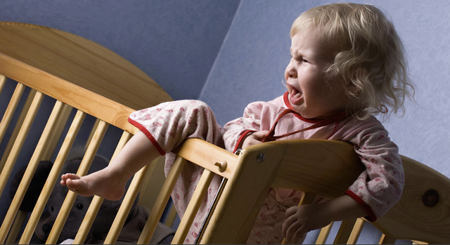 宝宝睡觉前为什么爱哭闹 宝宝睡觉前为什么爱哭闹