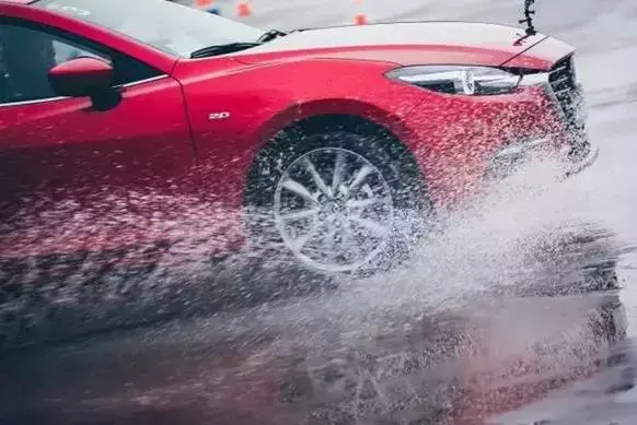 新昂克赛拉最低配内饰颜色 新昂克赛拉颜色实车