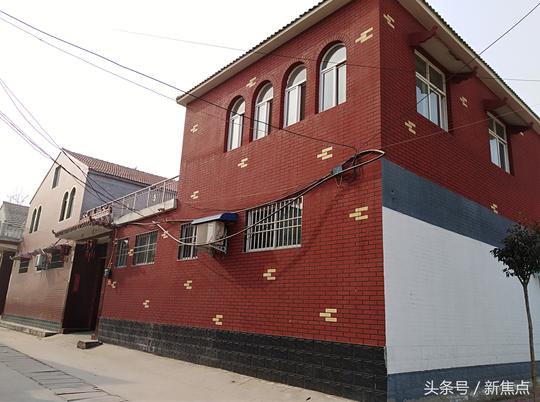 农村怪现象，挣钱不容易的农民，有时为啥花钱，不精打细算