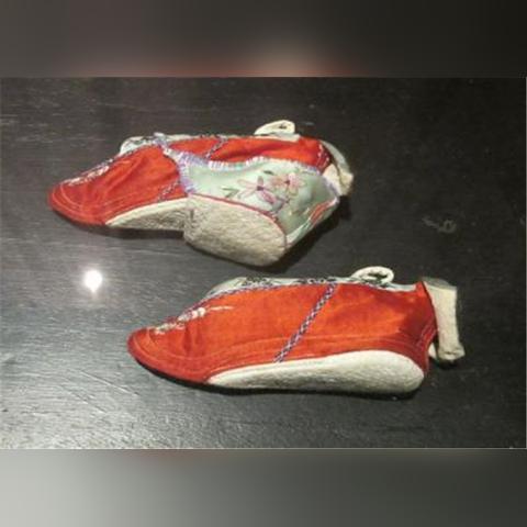 床上接吻女生该做什么的长尾关键词有哪些