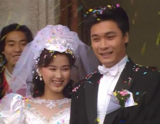 曾是tvb当红花旦，40岁被丈夫骗光家产，如今50岁离婚复出