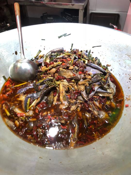 在昆明，耍的朋友，这个地方吃的不错，生意爆好！
