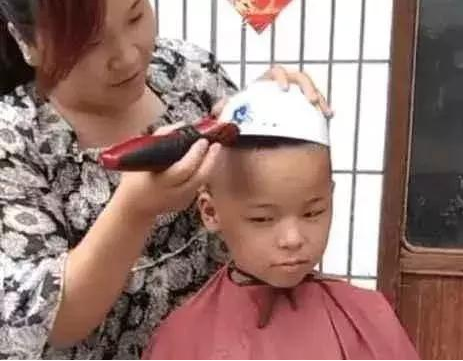 宝宝害怕理发声音怎么办
