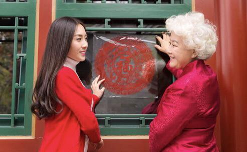 农村婆婆来家里小住，我丢了玉手镯，偷偷翻看婆婆的包后我红了眼