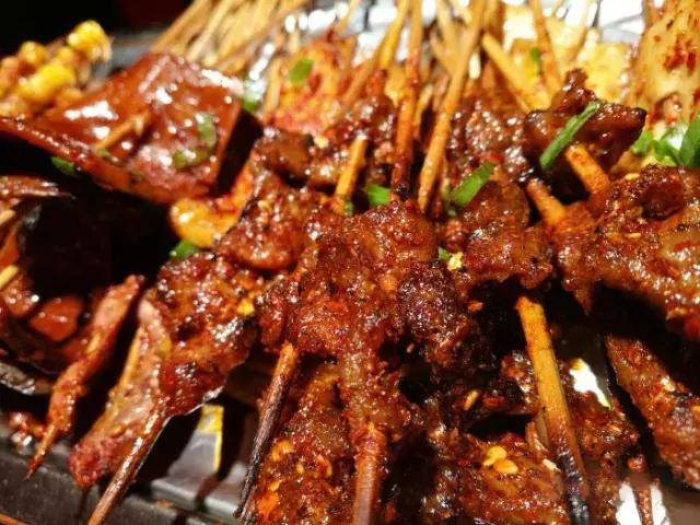 美食店里做什么好吃（开小吃店卖什么好）