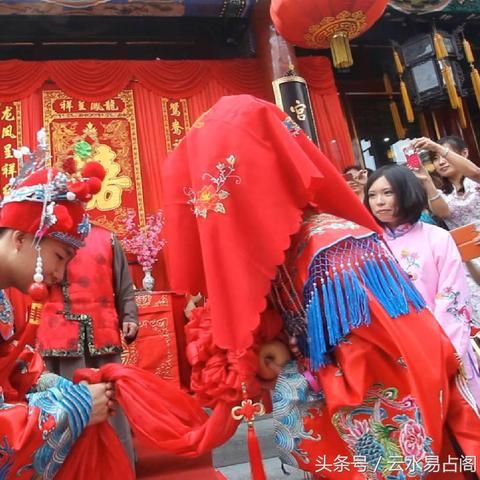 伤官配偏印与偏印配伤官区别(伤官配偏印偏财)