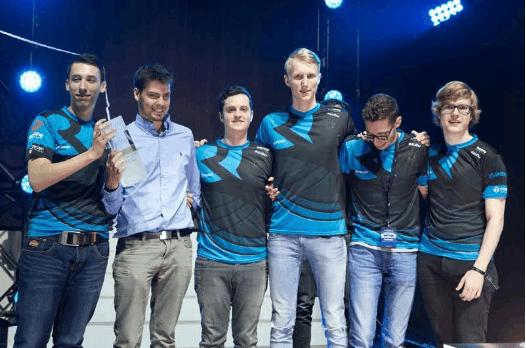 英雄联盟盲僧回旋踢怎么用(sofm盲僧罕见选择相位猛冲)