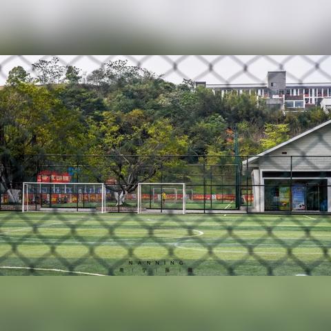 南宁市哪里有免费或收费的室内篮球场可以对外开放的？