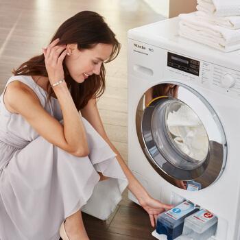 洗衣机故障如何打开排水阀-洗衣机不排水了牵引绳不动