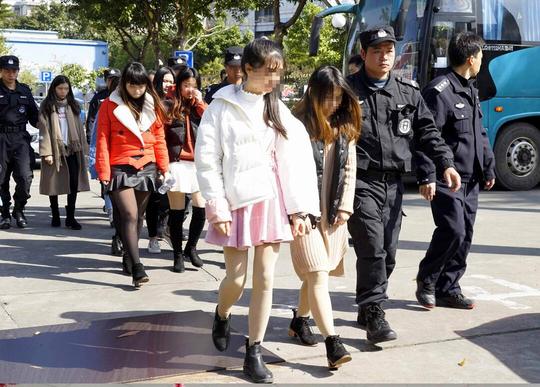 广东韶关摧毁特大诈骗团伙：以“名中医”为幌子近两万人受骗