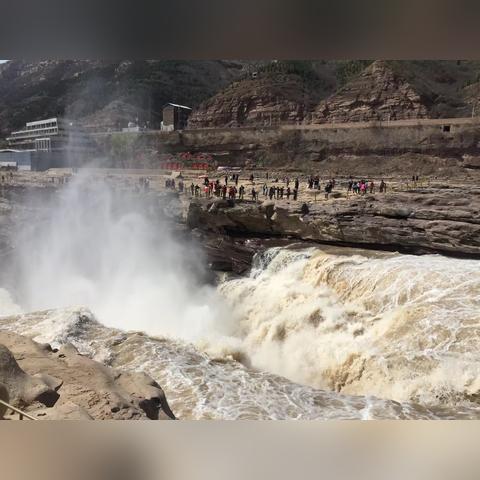 彩虹瀑布在桂林市哪里？