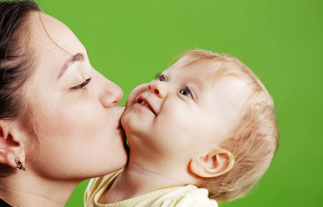 宝宝耳朵口的耳屎能挖吗