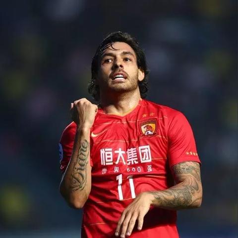 业余足球比赛中场球员的长尾关键词有哪些