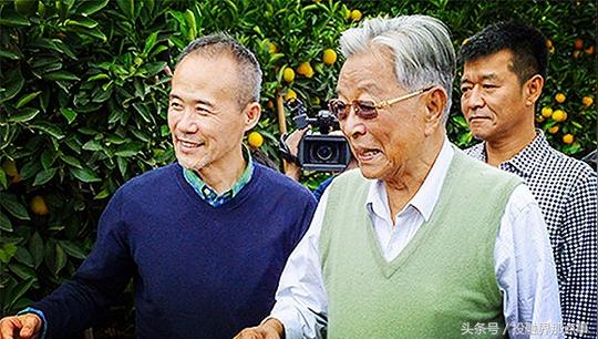 75岁老人出狱后创业，90岁时已身价数十亿，靠的是什么？
