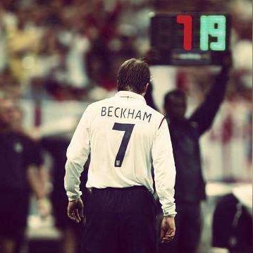 足球运动员孤独的背影的长尾关键词有哪些