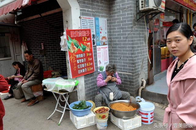 一岁宝宝一顿吃多少饭