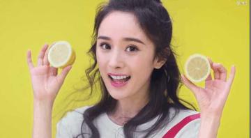 杨幂月牙笑表情包