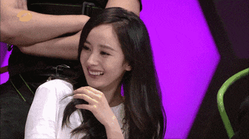 杨幂月牙笑表情包