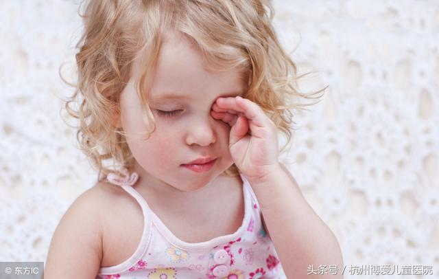 孩子喜欢眨眼睛耸肩怎么办
