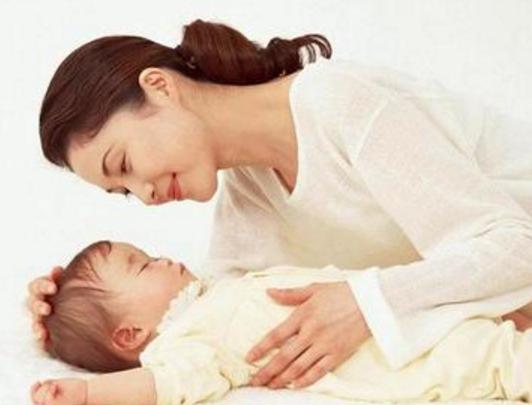 孩子什么时候能吃大人饭？答案可不仅是满一岁，很多宝妈被骗惨了