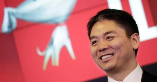 他出身农村，考上名校却摆摊创业年收3600亿，还赢取白富美