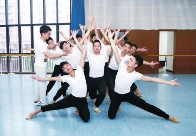 河南郑州：一群聋人大学生在无声世界中翩翩起舞，舞姿惊艳全国