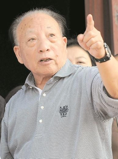 靠收粪便起家，中年创业，60岁造东方好莱坞，他才是真正的富豪