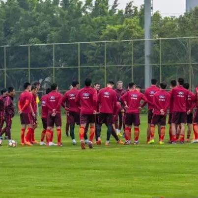 中国足球运动员一身肥肉的长尾关键词有哪些